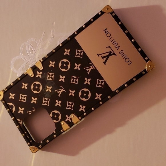 FASHION phone case. Gently used - Picture 1 of 5